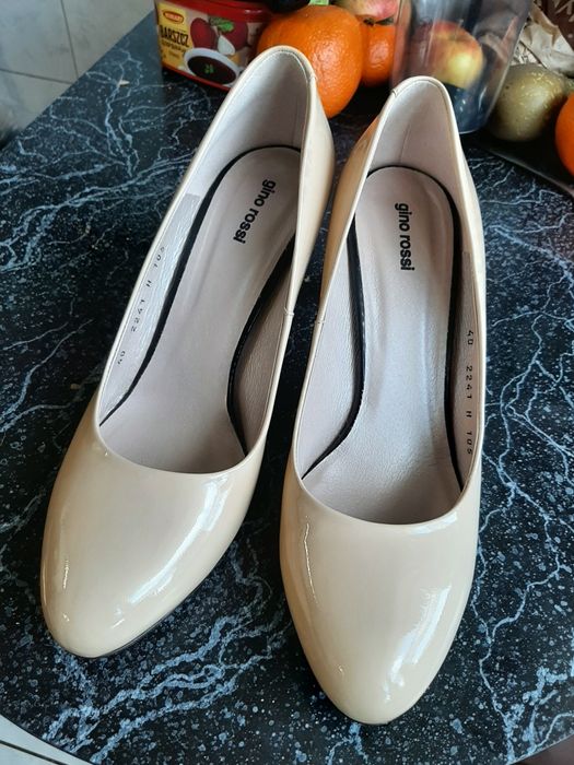 Czułenka lakierowane Gino Rossi