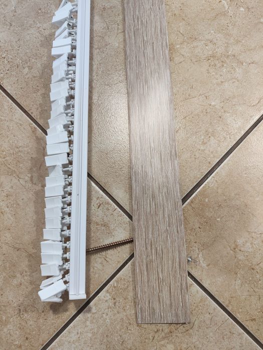 Karnisz Szynowy z osłoną