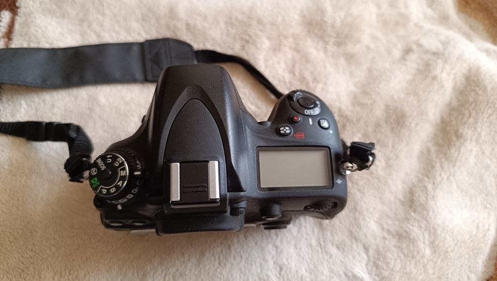 Продаю  дзеркальний фотоапарат Nikon d610