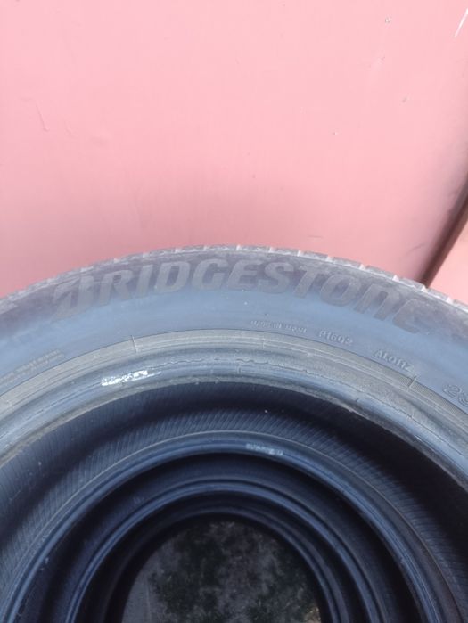 Продам резину Bridgestone 235 55 17