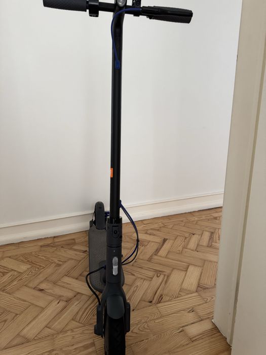 Xiaomi Mi Electric Scooter 3 — Como Nova