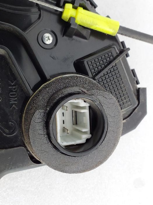 Fechadura / fecho porta frente direito TOYOTA Auris Hatchback (_E15_)