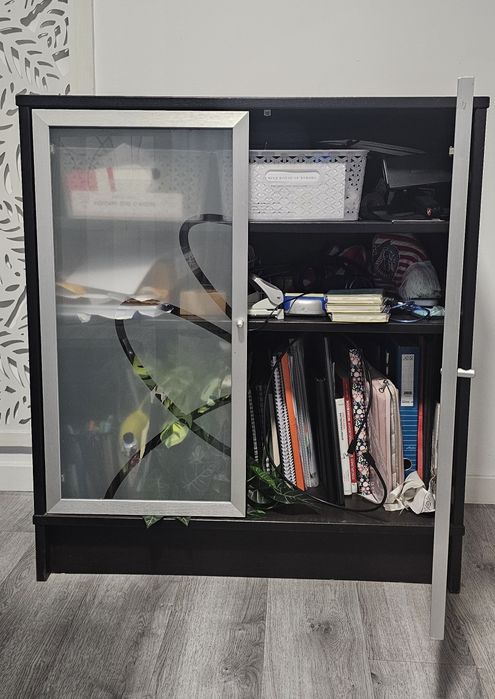 Móvel Moviflor madeira maciça com portas de vidro