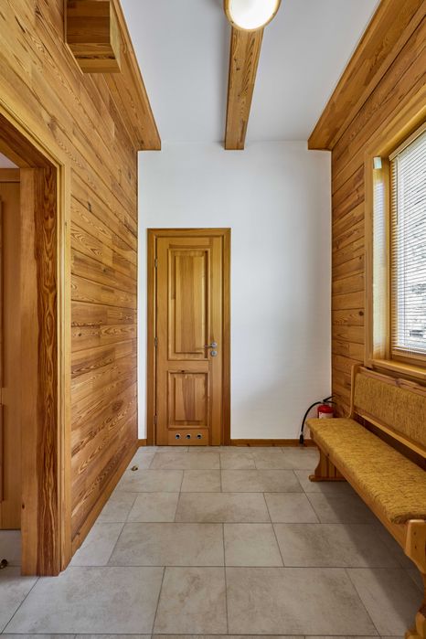 Заміська резиденція в Карпатах. 125м.кв. 26сот. Огороджена, охороняєма