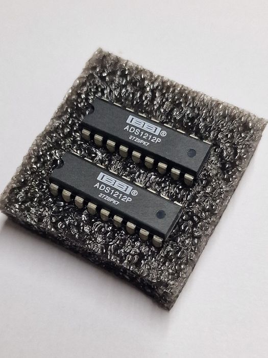 #900   Układ scalony ADS1212P Burn Brown