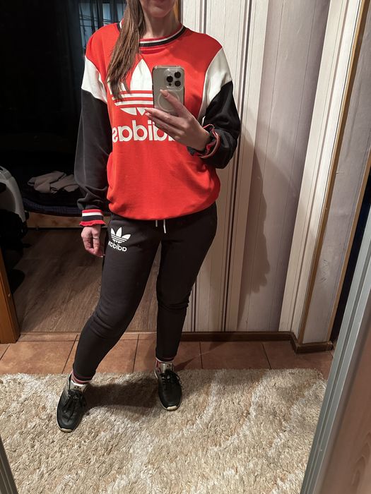 Жіночій спортивний костюм adidas розмір с