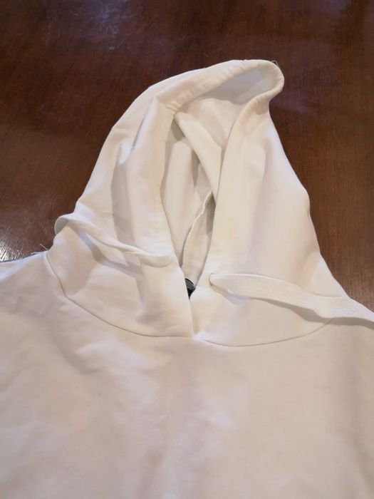 Biała bluza ze wstawkamiM