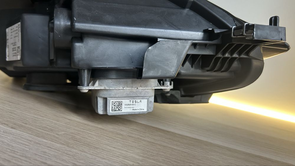 Farol tesla model 3 / model Y - Esquerdo - Original matrix LED