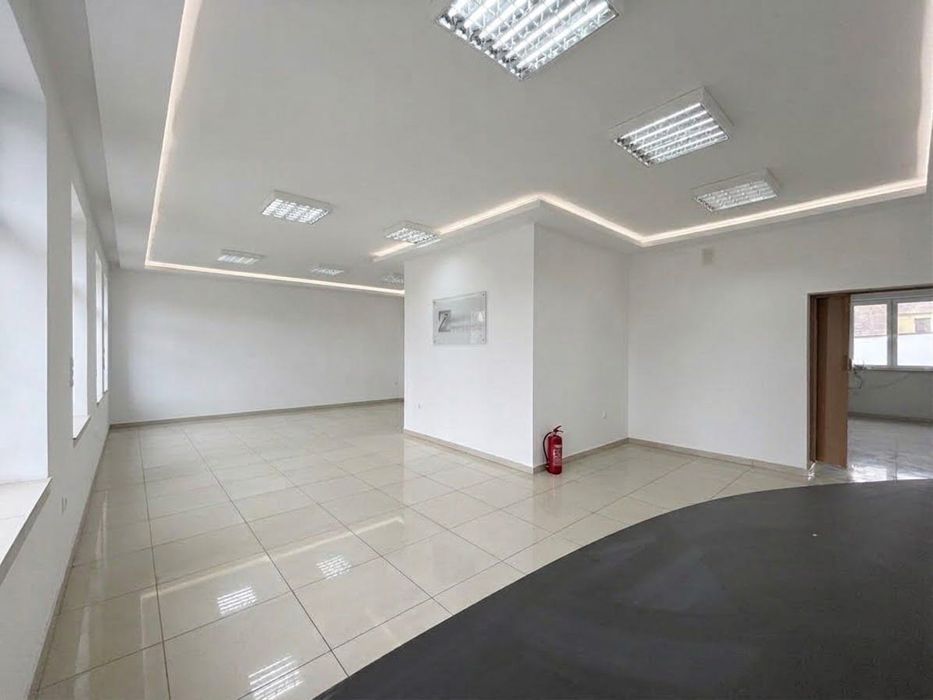 Lokal 120m2 Zaplecze WC Parking