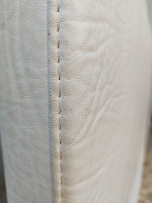 2 camas de solteiro, 1 com  extrado elevatorio e 1 com 2° colchão