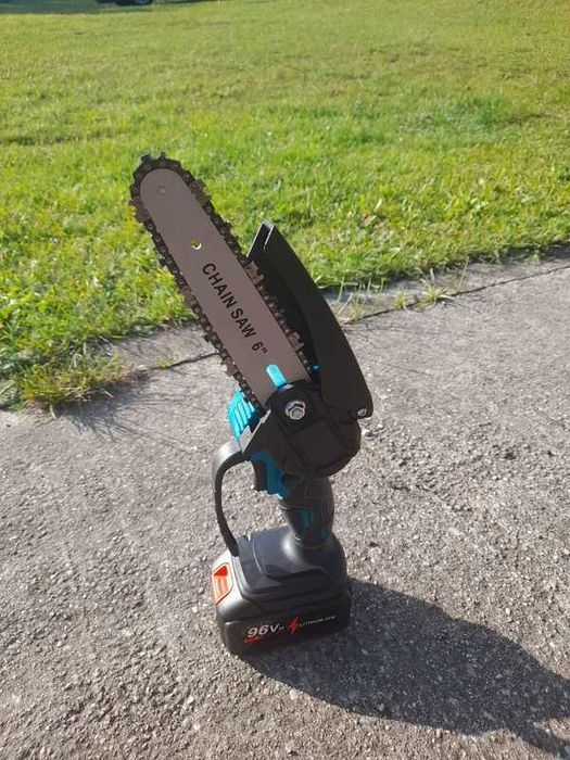 Piła elektryczna akumulatorowa łańcuchowa walizka okulary rękawiczki