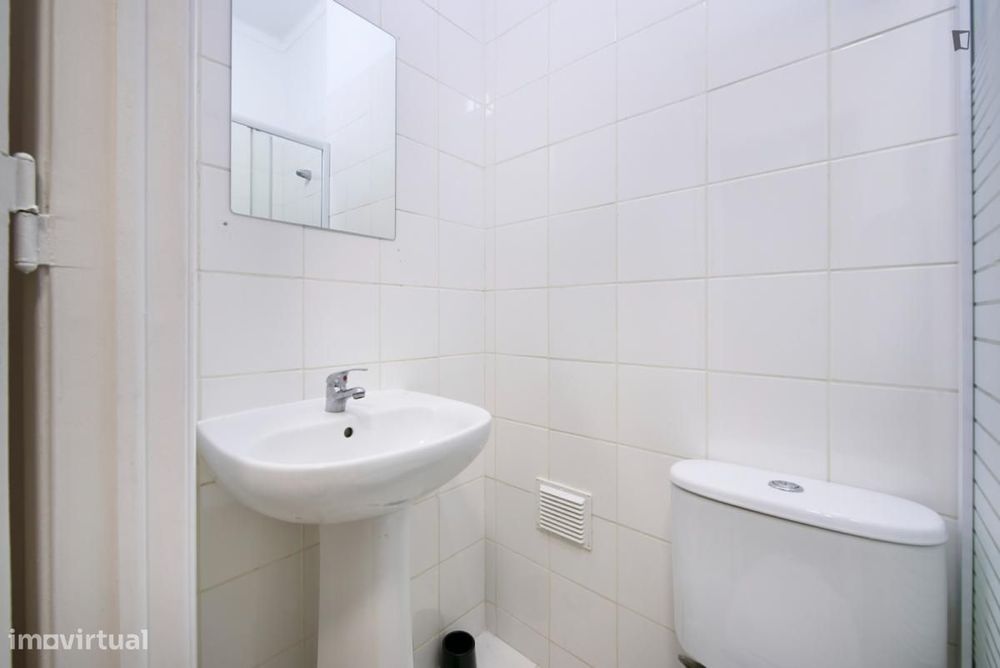 Quarto - localizado em Benfica Lisbon