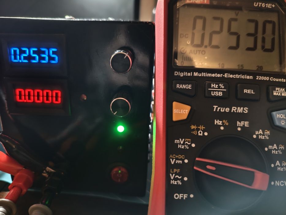 Лабораторний блок питания 0-24(30)В, 0-6А.