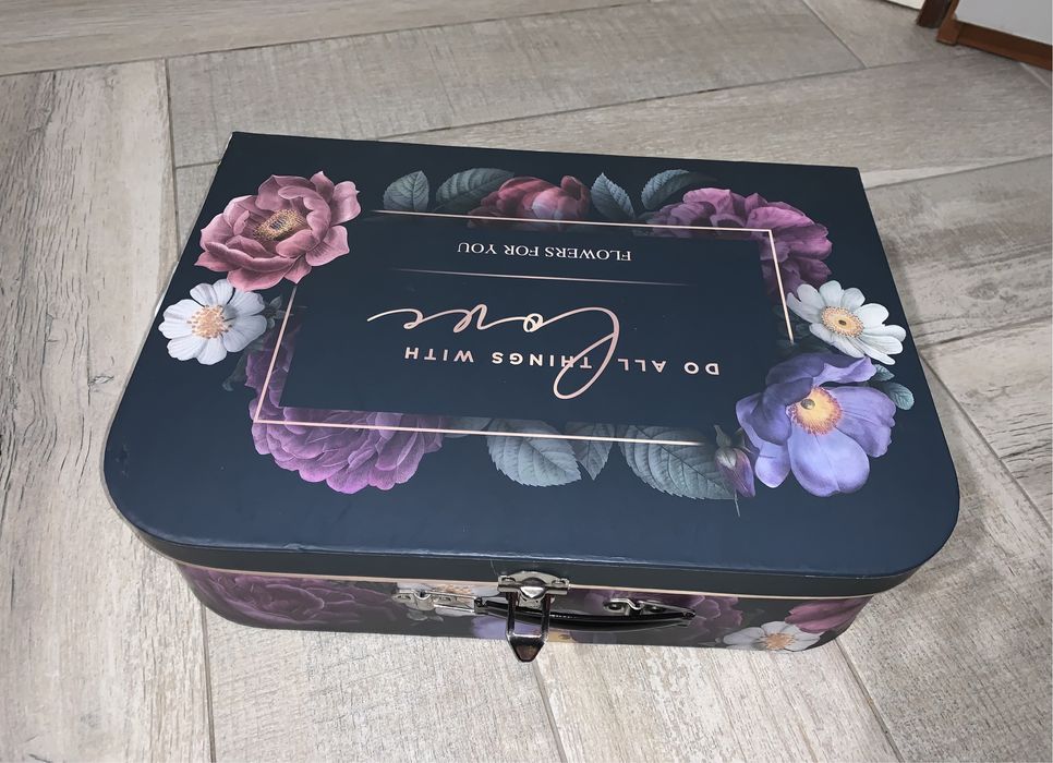 тубус для цветов чемодан, коробчки для бижутерии