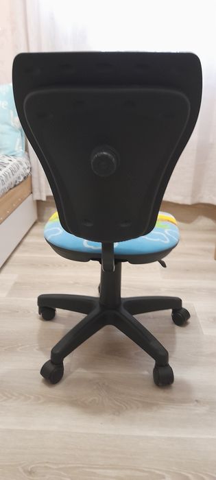 Продам стілець дитячий на під'ємному механізмі