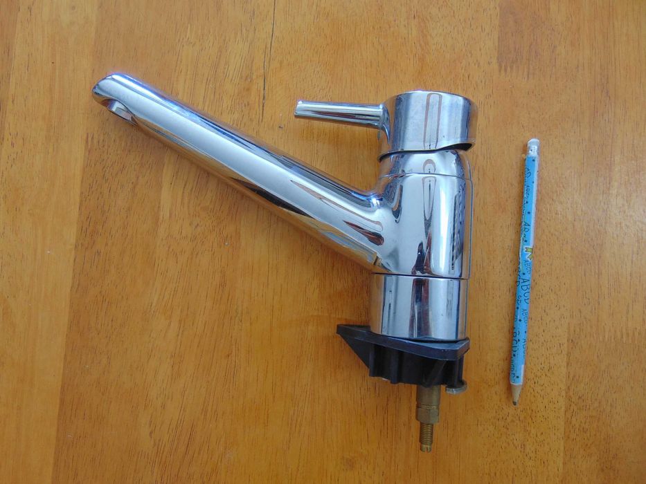 Kitchen Faucet.423862382028410882
