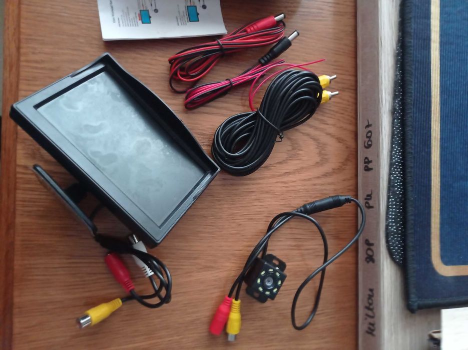 Nowy monitor 4.3 całą z kamerami przód i tył przewody do kamer 6.5 m