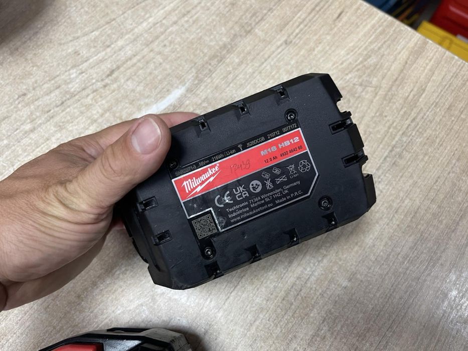 Milwaukee M18 REDLITHIUM High Output 12.0 Ah (48-11-1812) / Акумулятор  Мілвокі