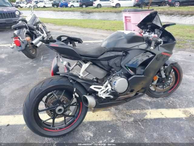 Ducati Panigale V2 2025