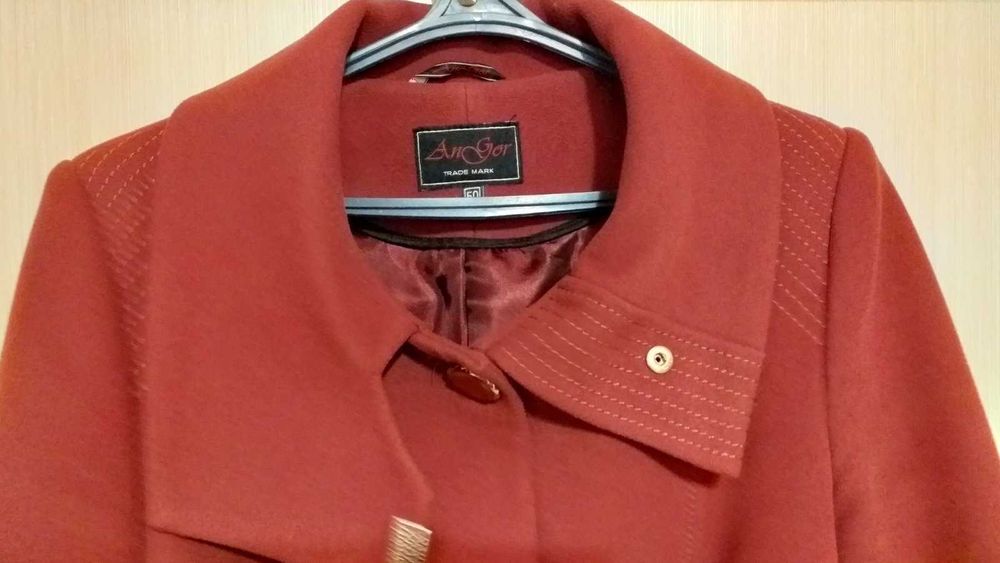 Пальто осіннє продам