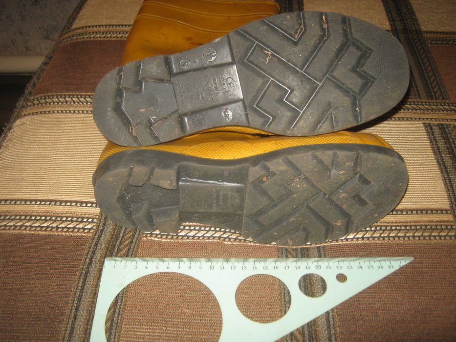 Резиновые сапоги,размер 43