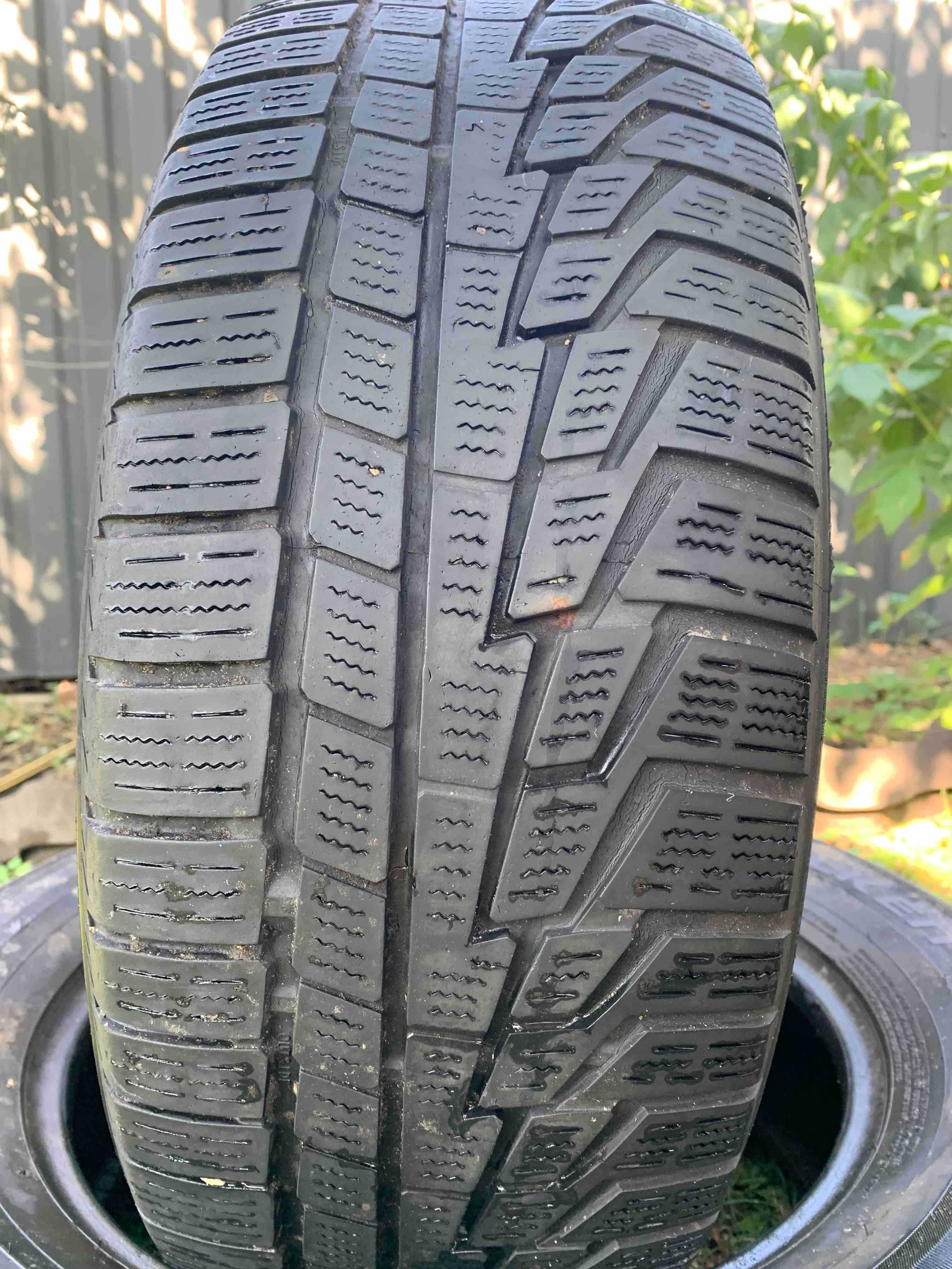 Шина зима одна Nokian 205/55 R16: 250 грн. - Автошини Лубни на Olx