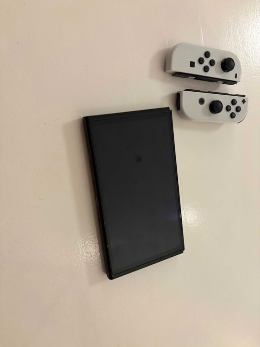 Nintendo Switch + Dock + Estojo
