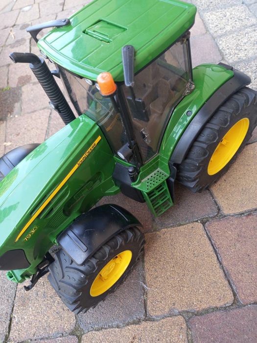 Traktor John Deere Bruder