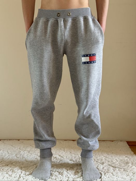 Męskie Tommy Jeans dresy szare z flagą Tommy Hilfiger rozmiar S