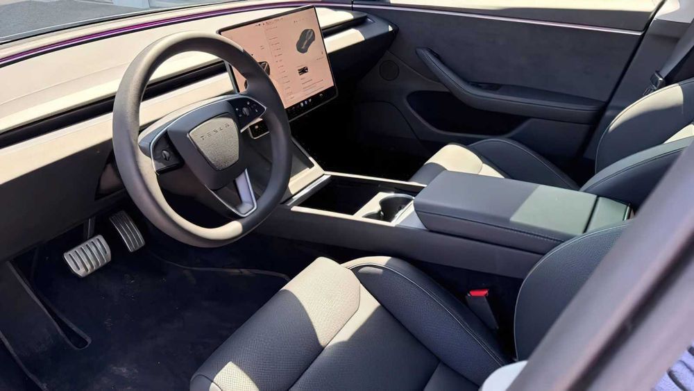 Tesla Model 3      2024