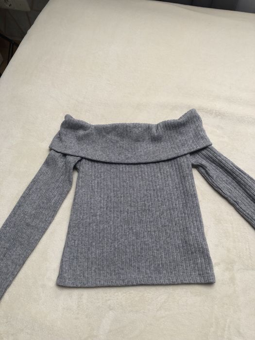 Bluzka/sweterek z odkrytymi ramionami Stradivarius