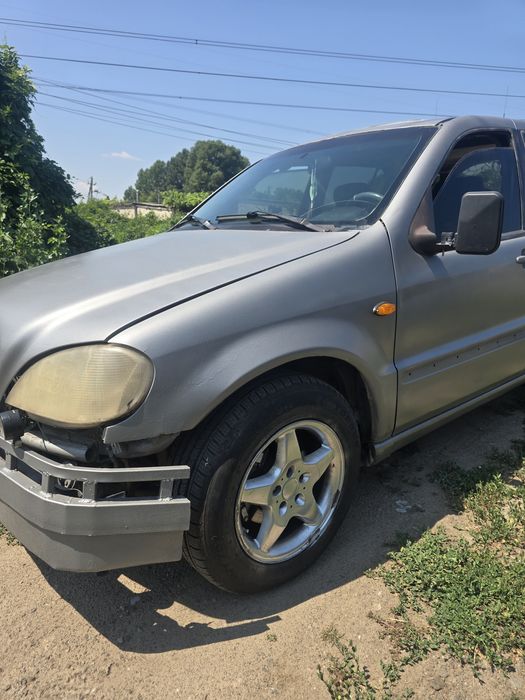 Mercedes-Benz ML320 1999 року, 3.2 літровий  V6, газ-бензин