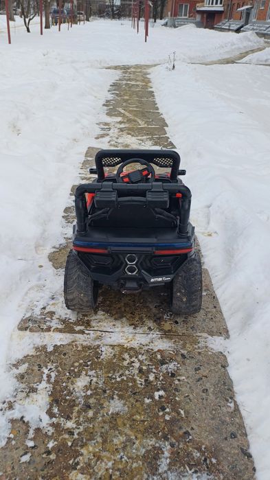 Продам машину детскую