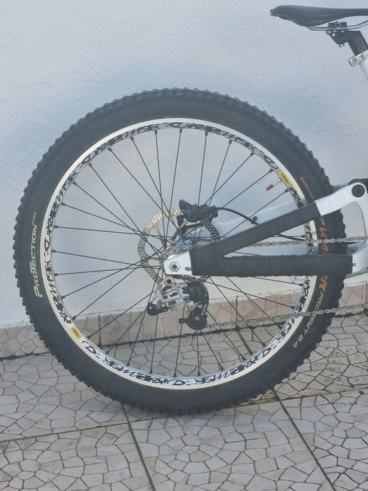 Bicicleta Transition Downhill