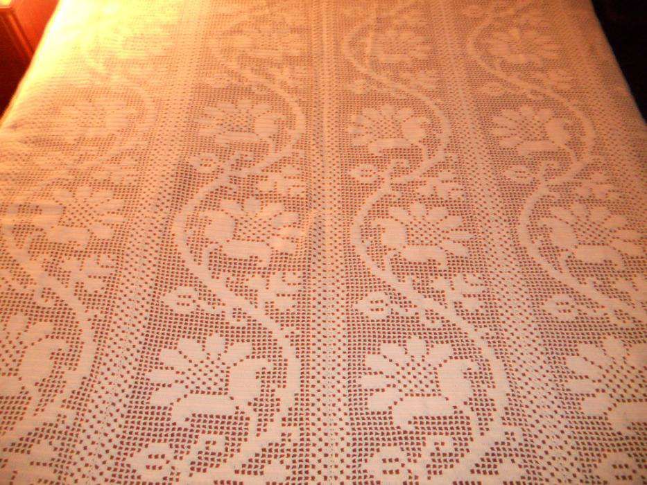 colcha de renda antiga feita a mao