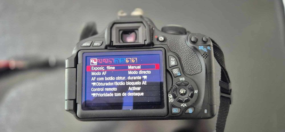 Câmara Fotográfica EOS 600 D, como nova!
