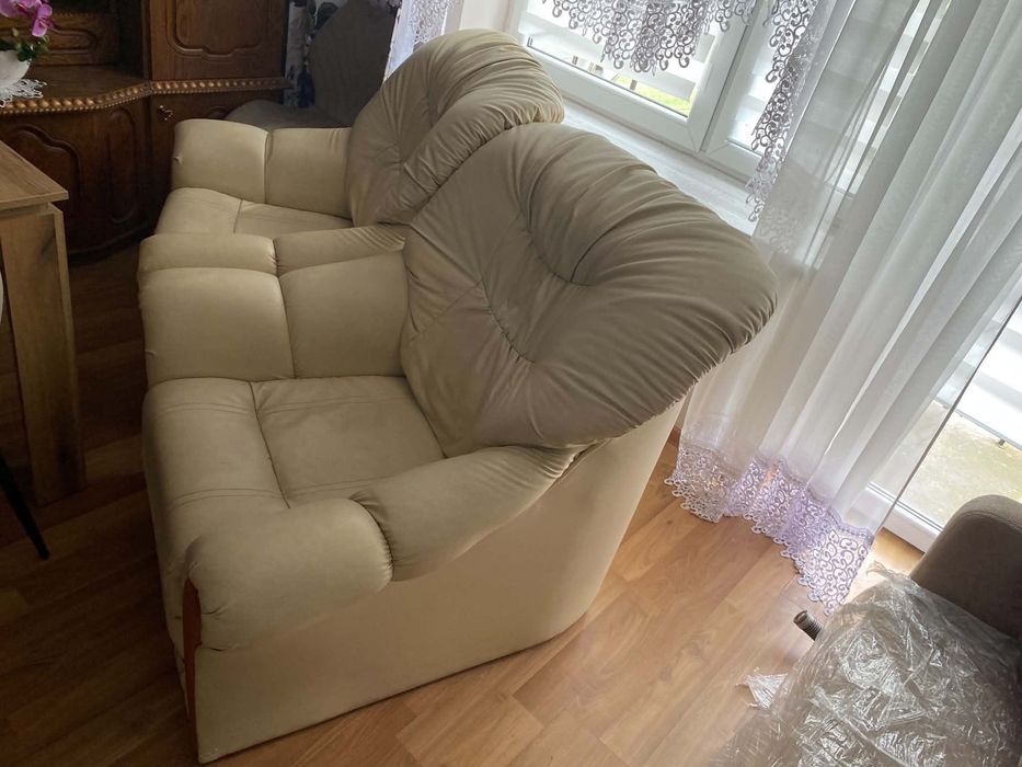 Fotele skórzane kremowe do salonu, na działkę