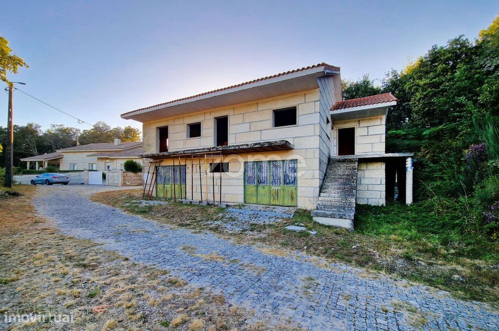 Moradia T4 Estrutura, em Covelães - Montalegre