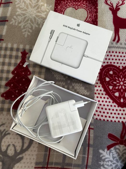 85W MagSafe power adapter