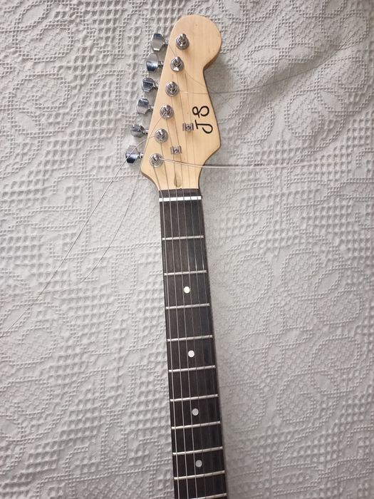 Электрогитара б/у