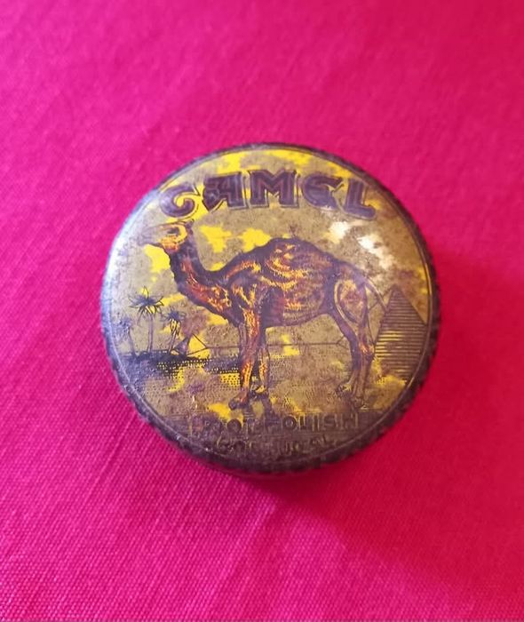 Lote de latas de graxa antigas.