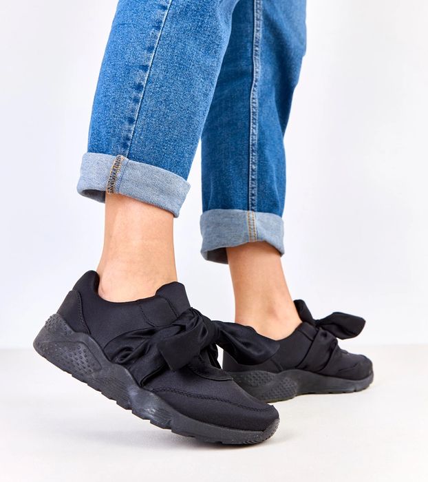 Czarne sneakersy wsuwane z kokardką Janesa