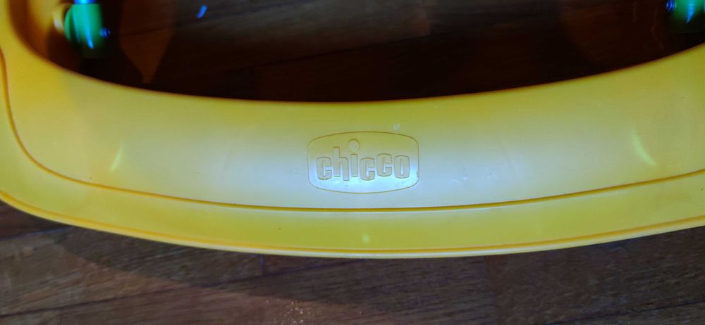 Andador Chicco carro