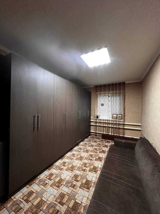 Продається просторий житловий будинок з земельною ділянкою 0,43 га