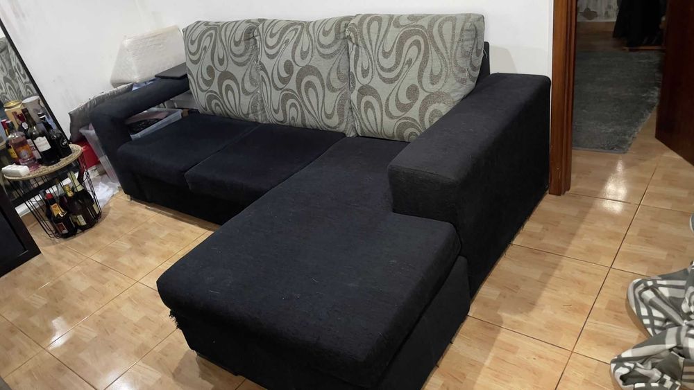 Sofá bom estado ,com alguns arranhões de gato