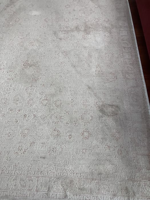 Duas carpetes de sala (rosa claro com padrão)