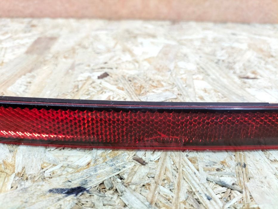 VW Tiguan II 20-23 Отражатель катафот заднего бампера центральный