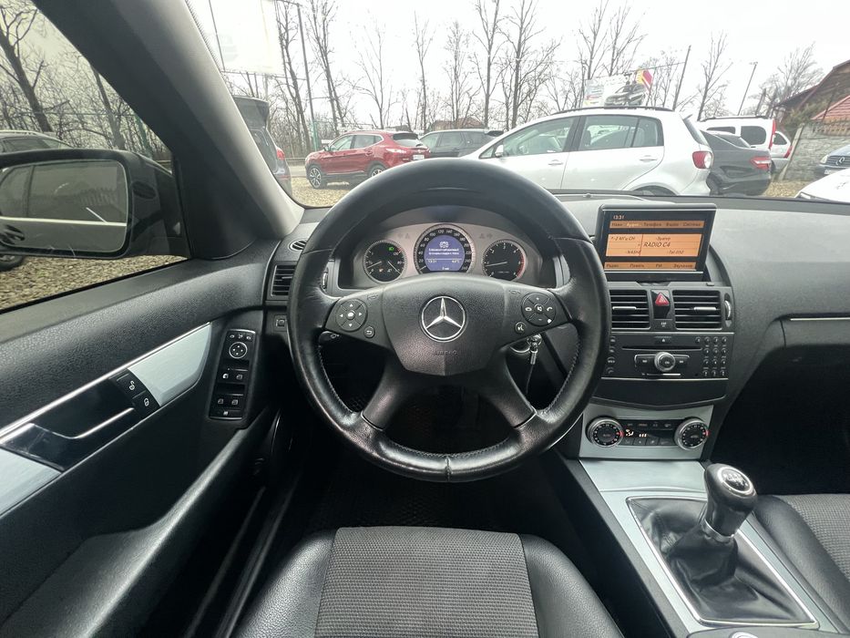 Дуже гарний стан , всі деталі по телефону