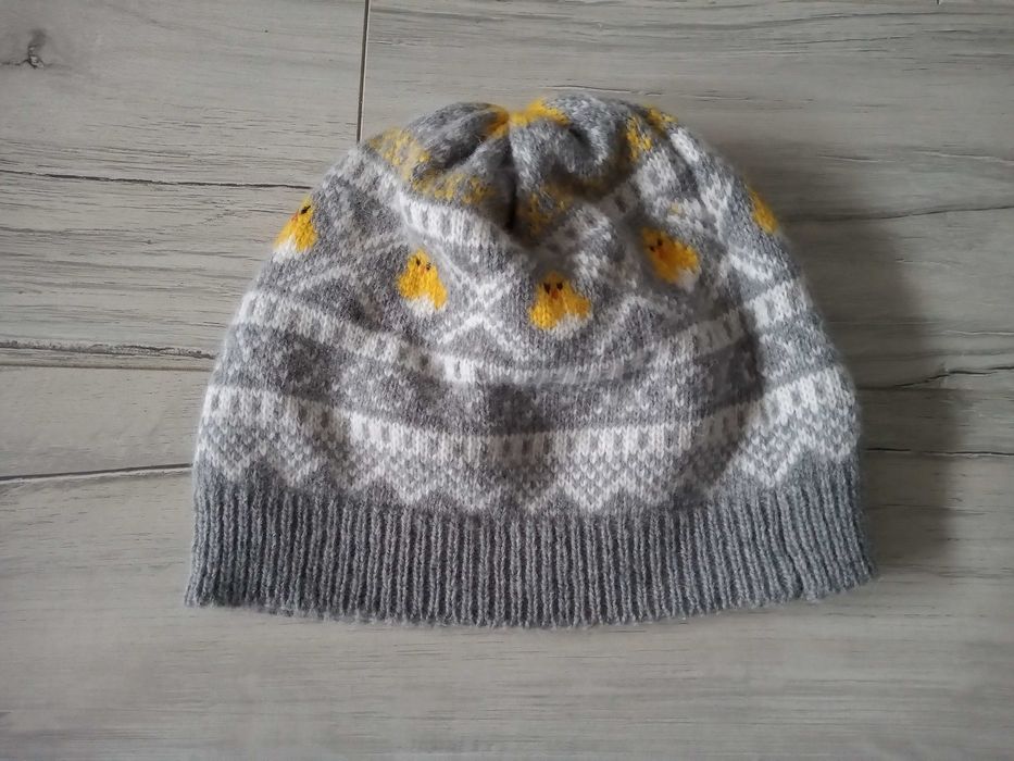 Czapka (80% wełna jagnięca), z motywem kurczaków
