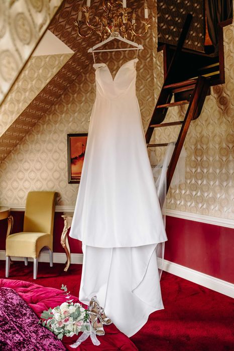 Elegancka, gładka suknia ślubna Maggie Sottero– w kolorze ecru